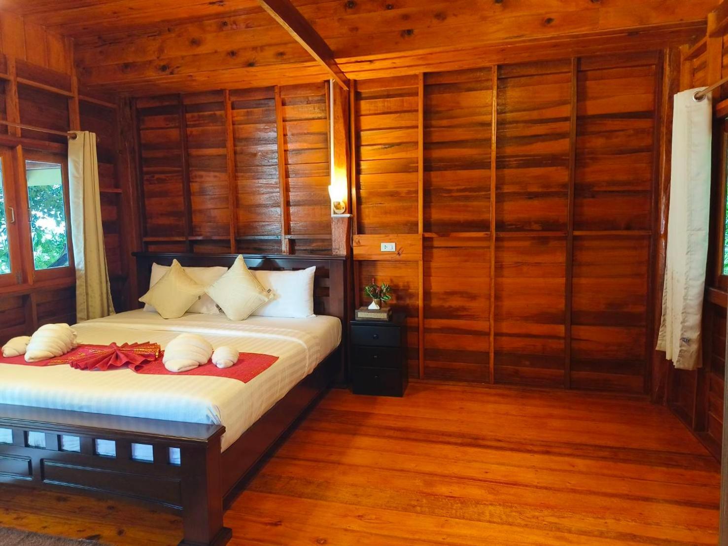 Kohjum Seafront Resort Koh Jum Eksteriør billede